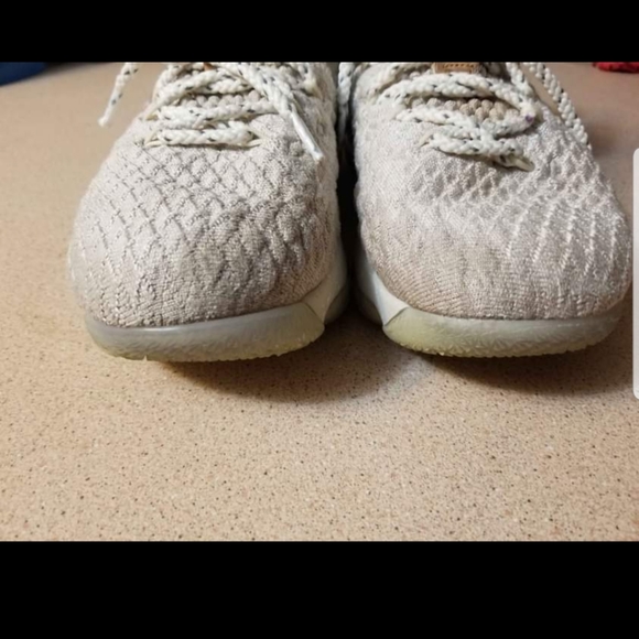 Lebron James ghost bball shoes - Picture 4 of 4